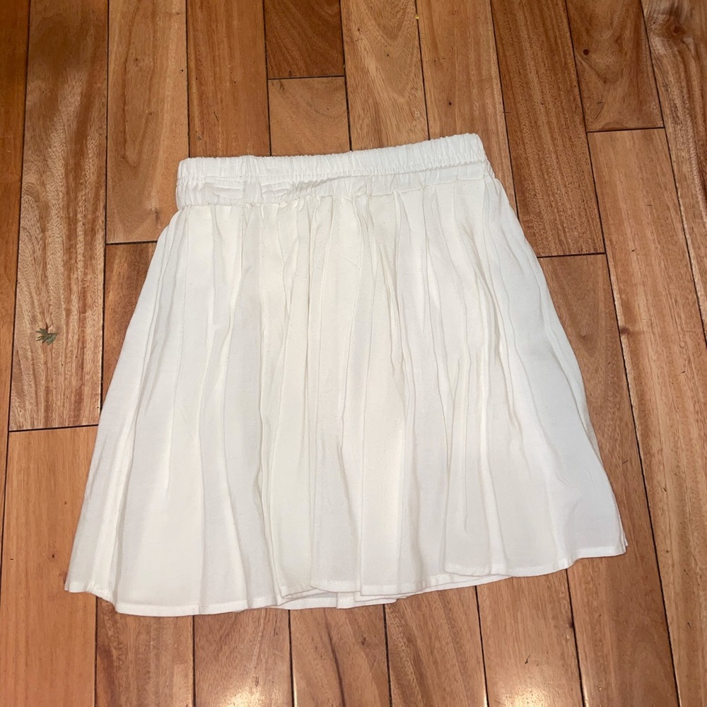 White brandy Melville skirt
